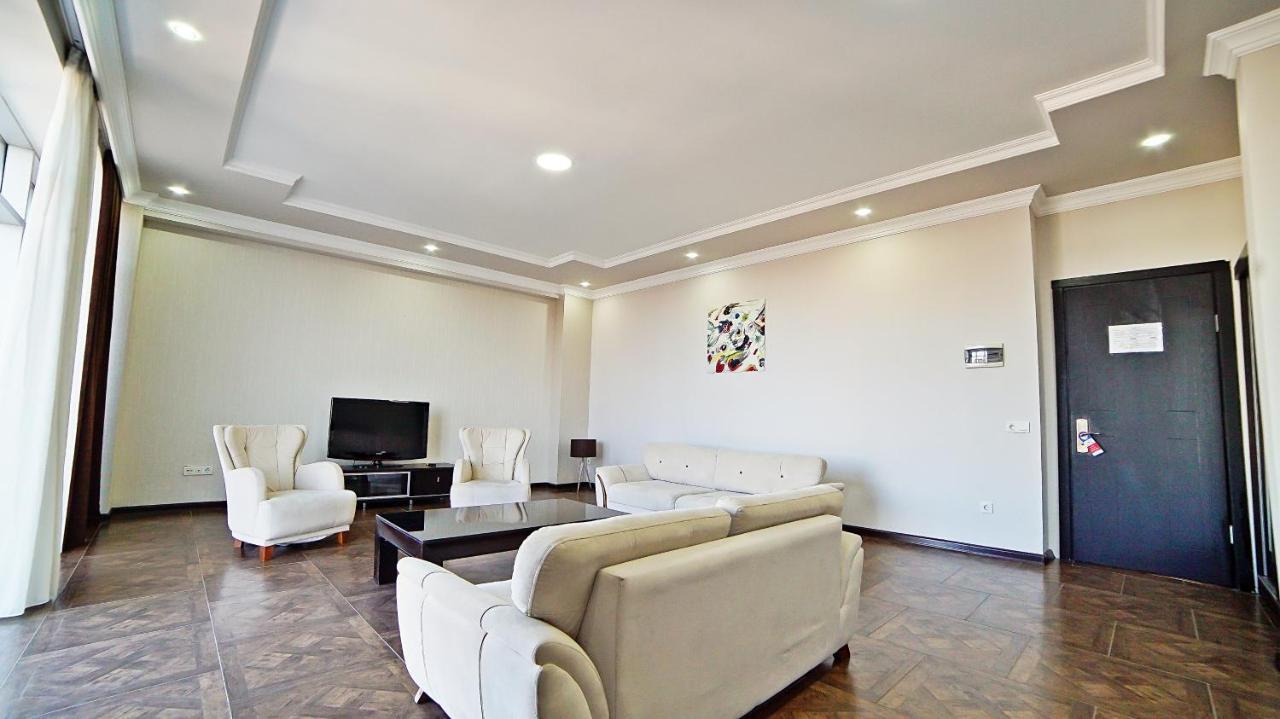 Mardi Plaza Hotel Μπατούμι Εξωτερικό φωτογραφία
